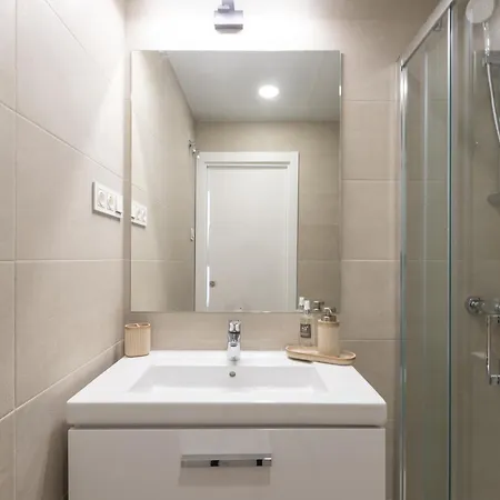 Unique Three-Bedroom Apartment In The Heart Of Malaga Exterior photo